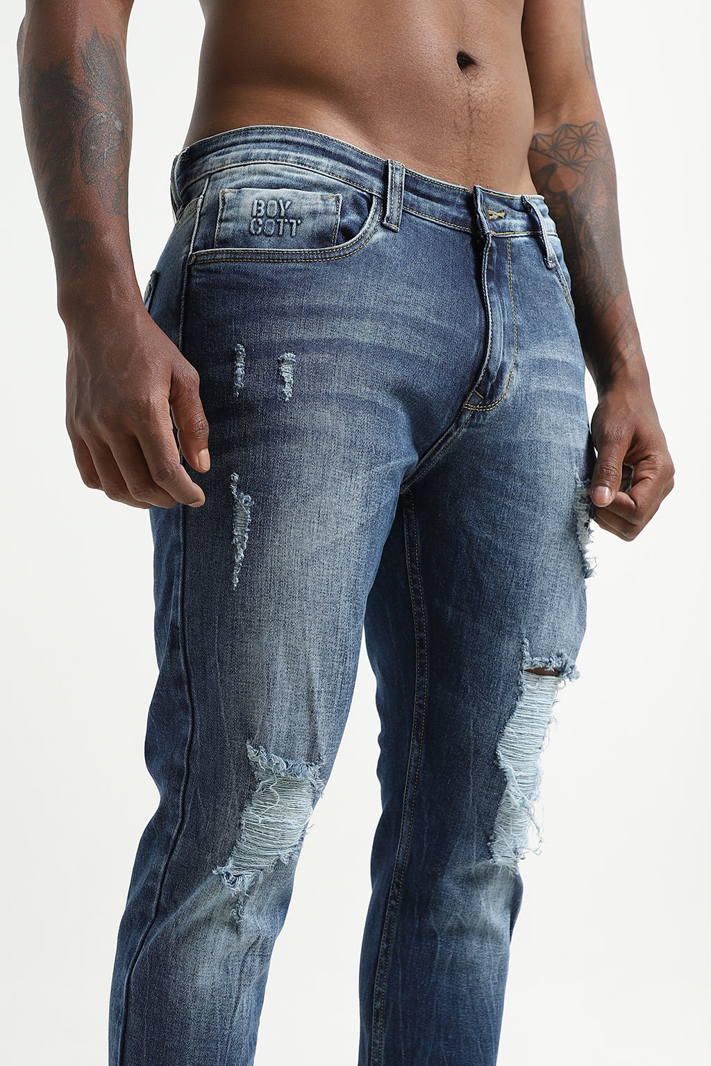 RIPPED ANKLE FIT JEANS