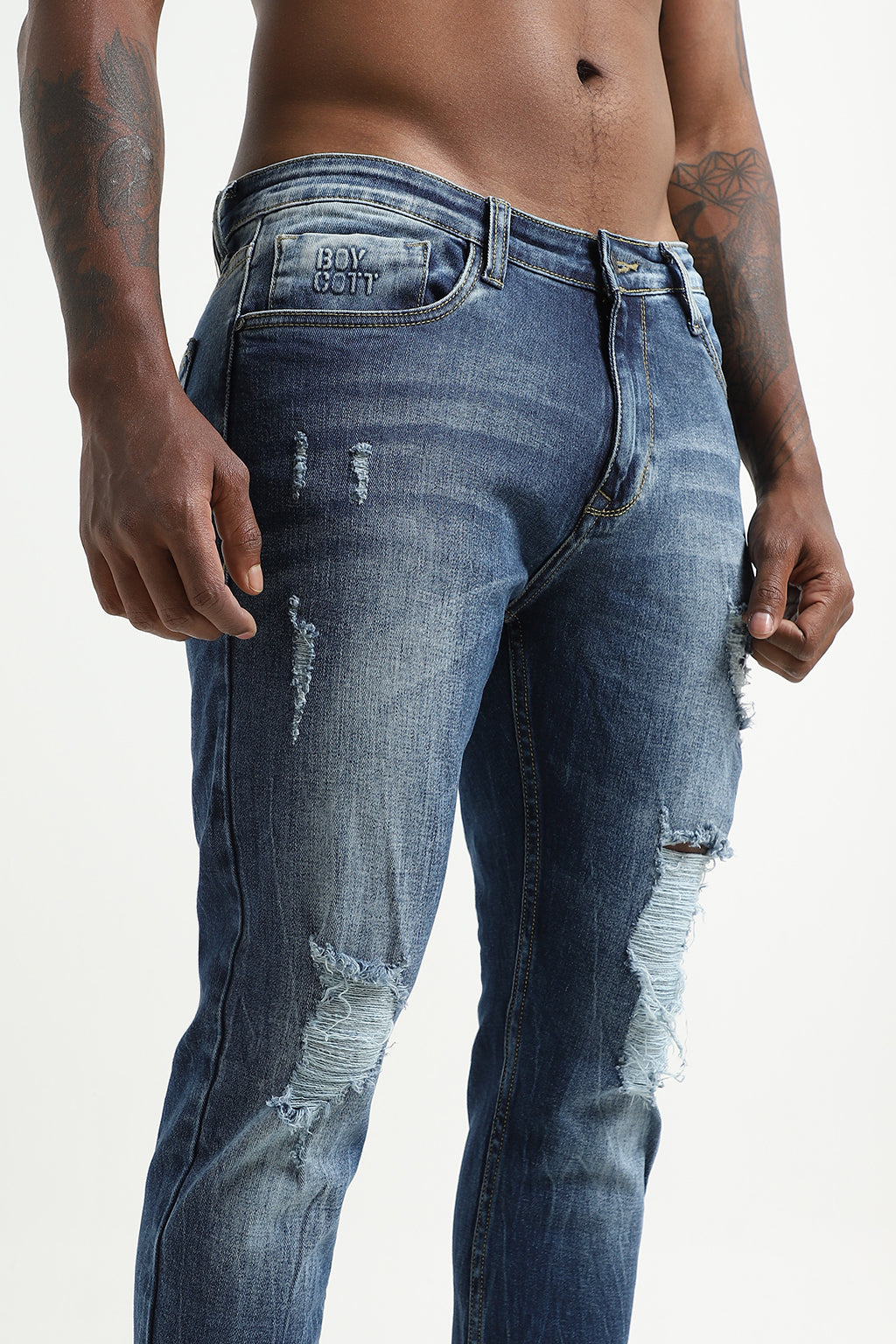 RIPPED ANKLE FIT JEANS